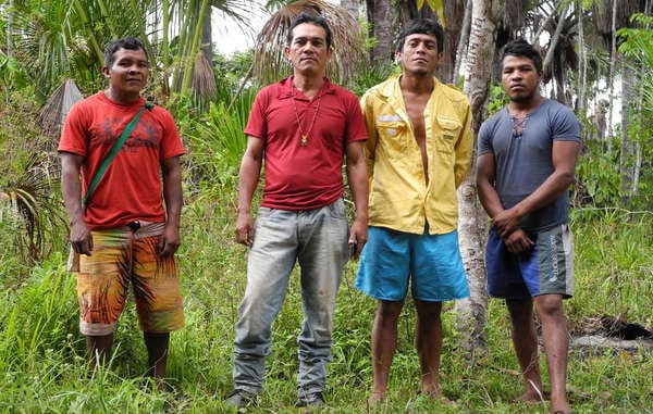 Los Guardianes Guajajaras son un grupo de indígenas brasileños que protegen su selva amazónica y a los indígenas no contactados que habitan en ella.