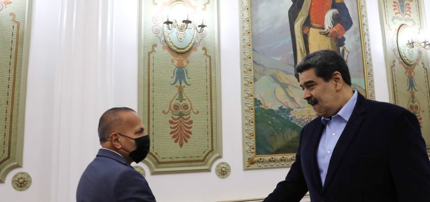 Manuel Rosales durante su encuentro con el Presidente Nicolás Maduro