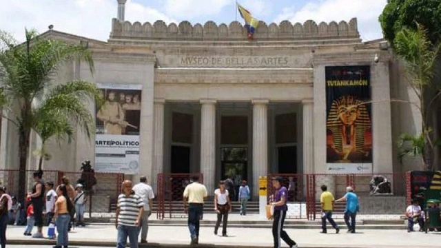 Museo de Bellas Artes, en Caracas, en la plaza donde también se encuentra el Museo de Ciencias, a la entrada del Parque Los Caobos y junto al complejo cultural Teresa Carreño
