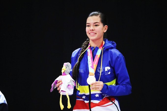Nicole Gamboa logró la medalla de Oro en Kumite.