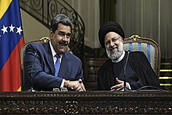 Los presidentes Seyed Ebrahim Raisi y Nicolás Maduro.