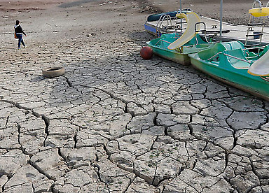 El cambio climático ha dejado al embalse de La Viñuela, Axarquía, España, a sólo un 15% de su capacidad.