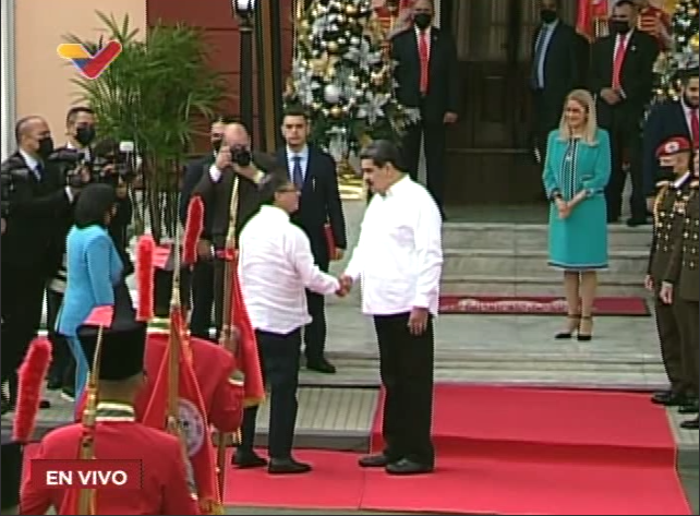El Presidente de Venezuela Nicolás Maduro recibe a su homólogo de Colombia, Gustavo Petro en el Palacio de Miraflores