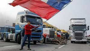 Paro de camioneros en Chile por aumento del combustible