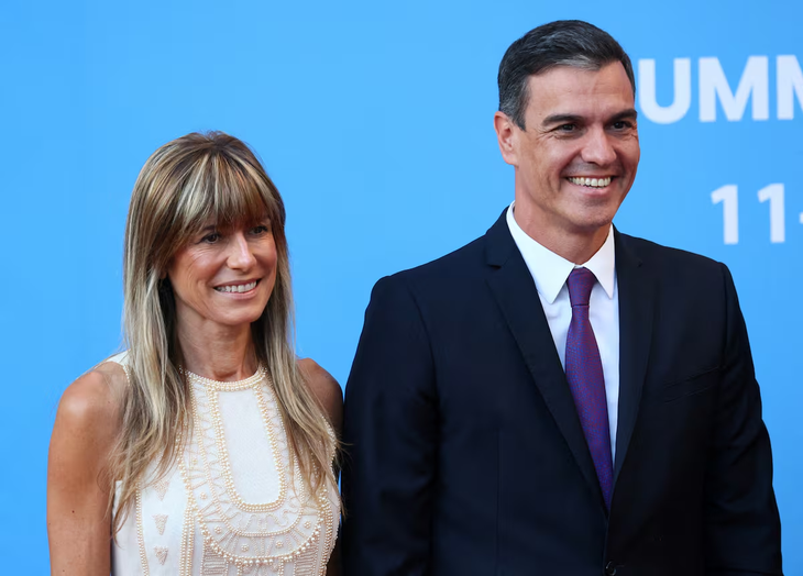 Begoña Gómez, (izq) esposa del presidente del gobierno de España, Pedro Sánchez
