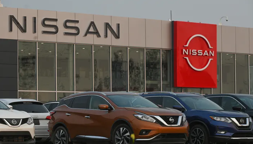 Nissan y NHTSA advierten a los conductores de vehículos más antiguos con bolsas de aire Takata retiradas del mercado que no conduzcan hasta que sean reparadas. (