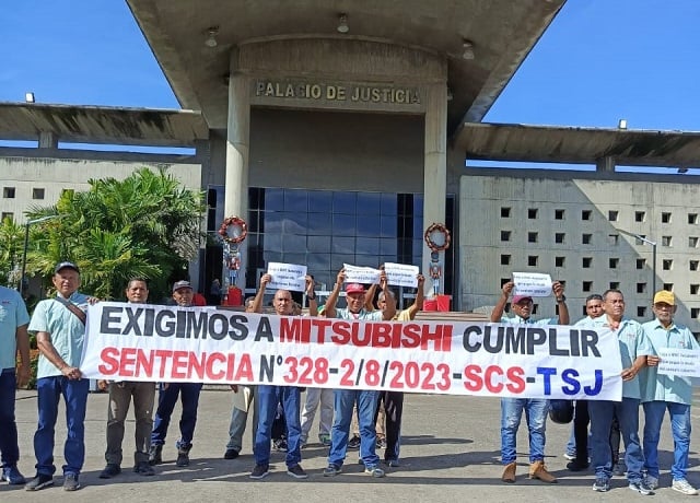 Trabajadores de MMC Automotriz