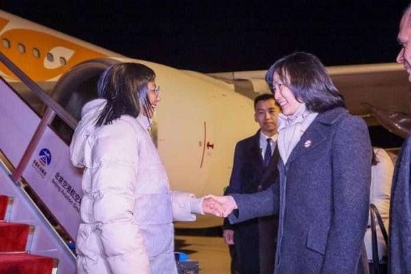 Vicepresidenta Delcy Rodríguez es recibida en Beijing, China, por una delegación del gobierno del presidente Xi Jinping, el 4 de diciembre de 2024.