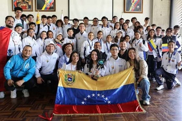 47 niños, niñas y jóvenes participaron en la Olimpiada que se desarrolló en la ciudad turca de Esmirna.