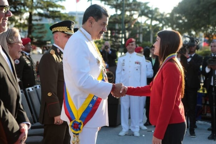 Maduro condecora a Daniella Cabello, sancionada por Estados Unidos en noviembre