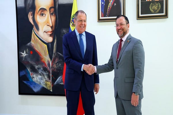 Serguéi Lavrov e Yván Gil.