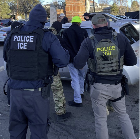 Operativos migratorios en Aurora (Colorado) con asistencia de otras agencias federales (incluido el FBI y la DEA