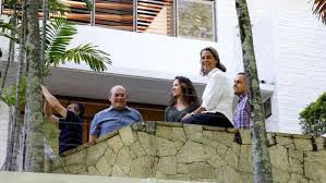 Opositores en la embajada de Argentina