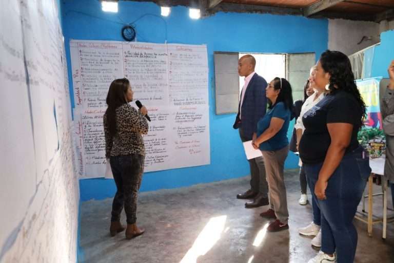 Vicepresidente sectorial para el Socialismo Social y Territorial, Héctor Rodríguez, durante su visita a la comunidad de Carapita