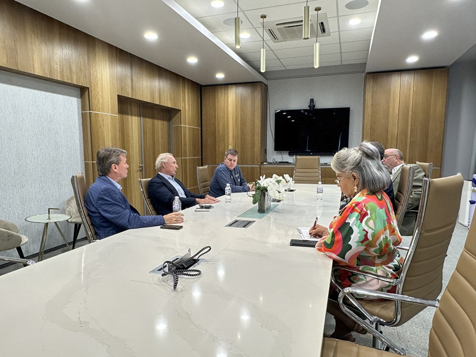 El magnate norteamericano y financista del Partido Republicano, Harry Sargeant III, visitó Curazao a principios de abril