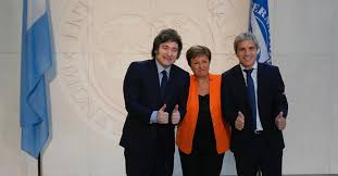 Presidente de Argentina‚ Javier Milei‚ ministro de Economía‚ Luis Caputo y la presidenta del FMI‚ Kristalina Georgieva