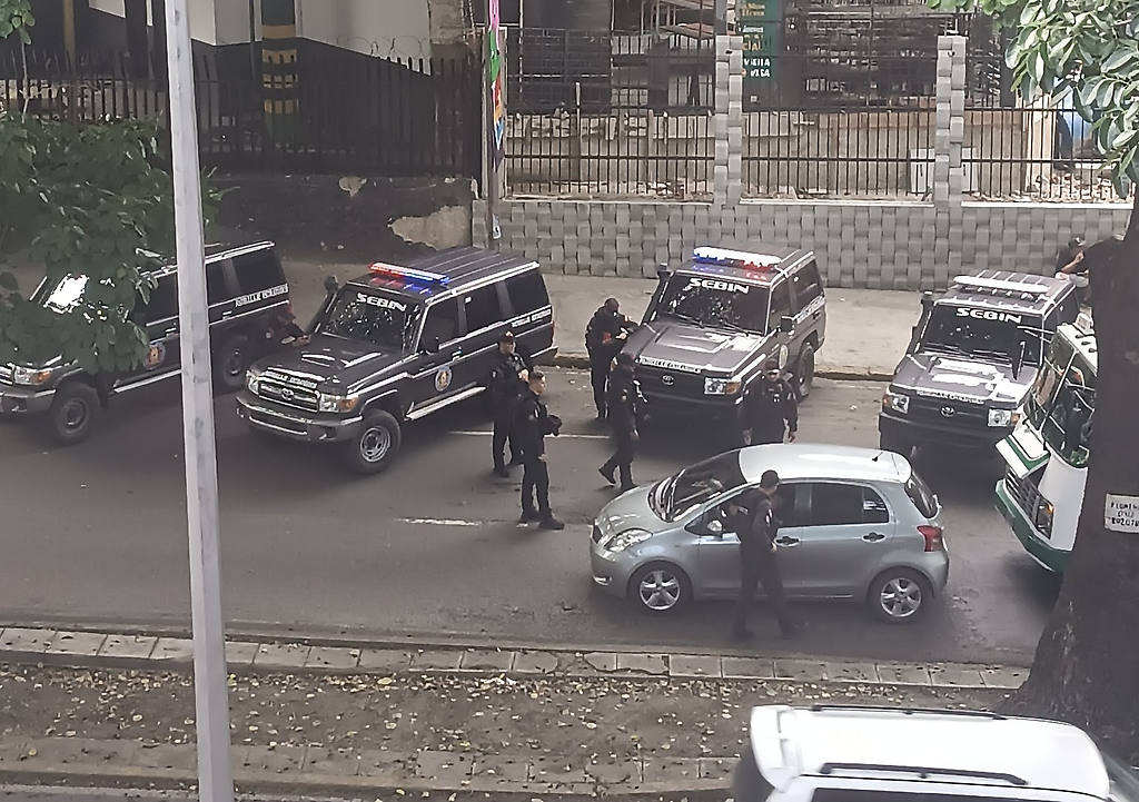 Alcabala del Sebin frente a la sede sel CNP-Caracas