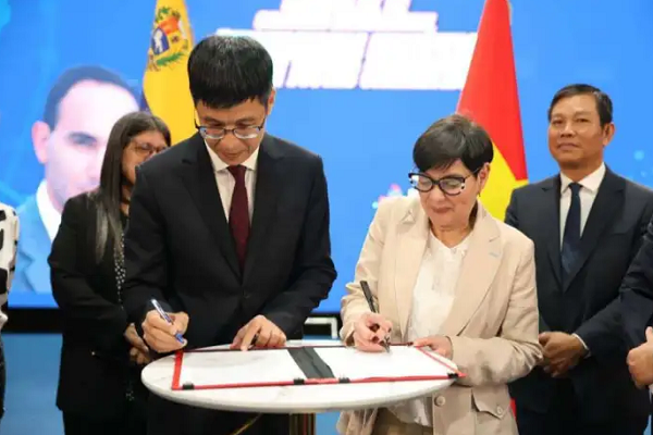 Acto de la firma del Memorándum de Entendimiento con Vietnam.