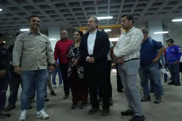 El gobernador Terán inspecciona los trabajos junto al empresario iraní Alí Kianpour.