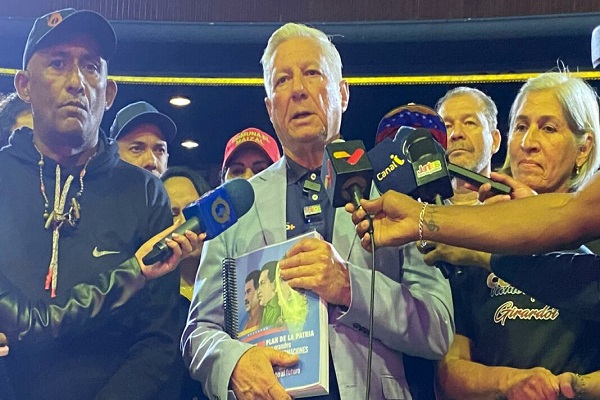 Walter Gavidia.