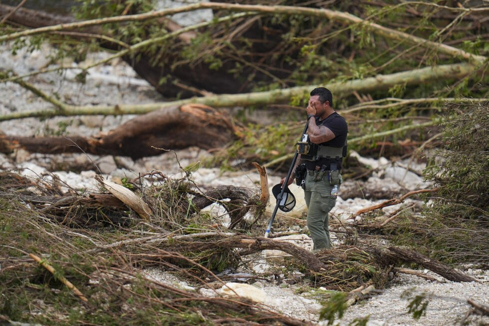 Equipos de rescate continúan buscando a los desaparecidos en Texas con apoyo local y estatal