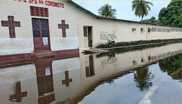 Escuela Radiofónica Paulo Freire de Puerto Ayacucho, estado Amazonas en epligro por crecida del Orinoco