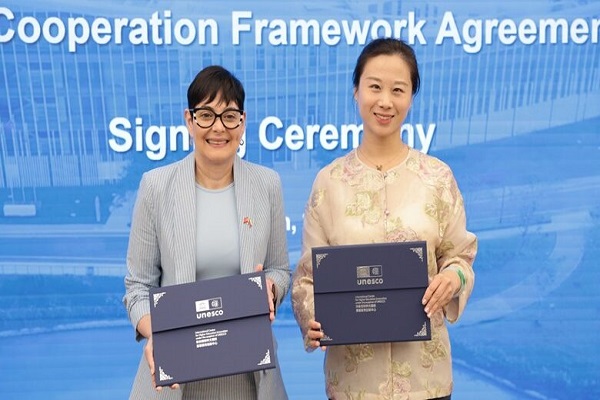 La ministra Gabriela Jiménez firmó un acuerdo con UNESCO-ICHEI en China, fortaleciendo la educación superior y el sistema científico.