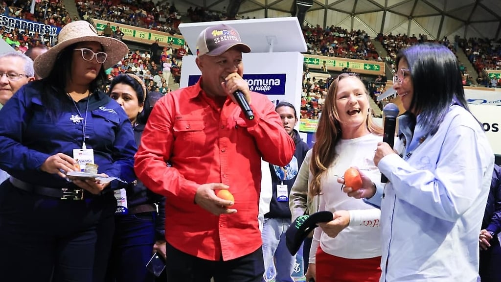 La mandataria a cargo enfatizó que la nueva etapa económica de Venezuela exige "todo el apoyo para la industrialización".